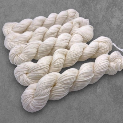 Ungefarbtes Garn Superwash Sock 4 Ply Minis										 - Ungefarbt / Ecru - 5 x 20g