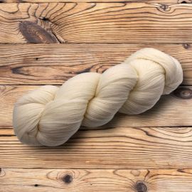 Ungefarbtes Garn Superwash Merino Cobweb