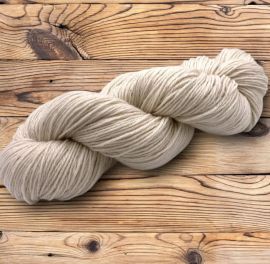 Ungefarbtes Garn Woollen-Spun Corriedale DK 300
