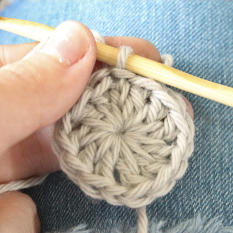 Learn to crochet a granny square tutorial